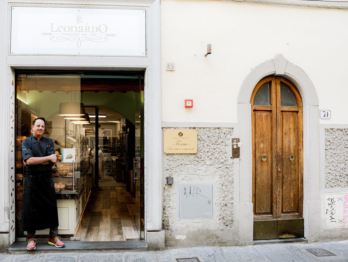 Marco Santi vor dem Biscottificio Leonardo in Florenz