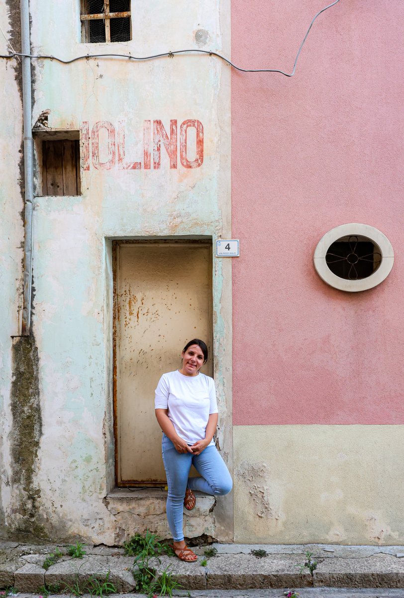 Valentina Manta vor der alten Mühle in Aradeo